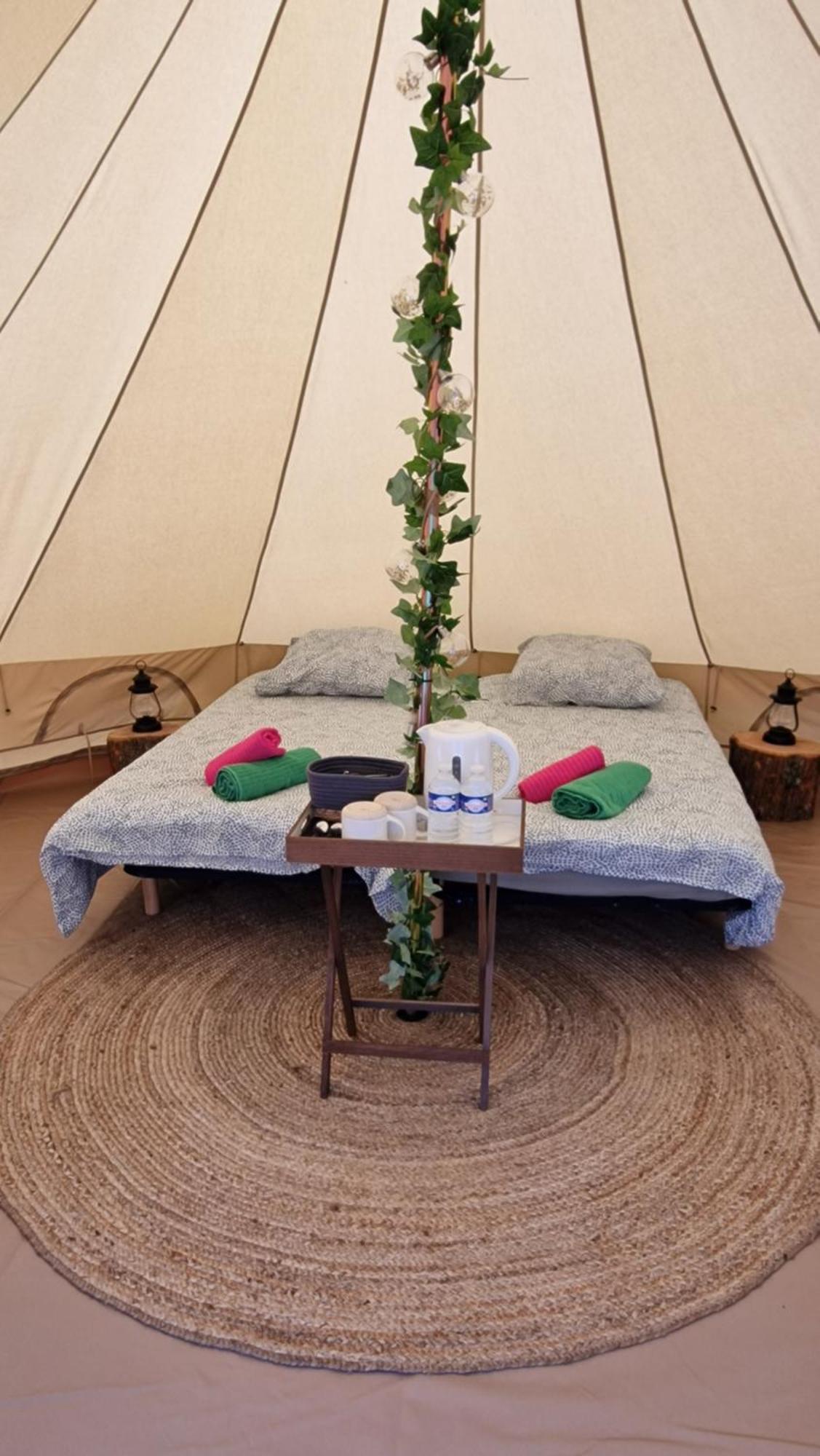 Lodge Tente Les Pommiers Glamping O Rendez-Vous En Demi-Pension Roquefeuil Exterior photo